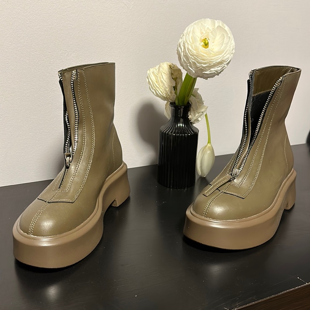 EGO official winter and autumn boots. NWT